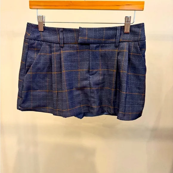 Blue and brown jacket and skirt set. Oversized jacket with mini pleated skort. - Picture 4 of 5